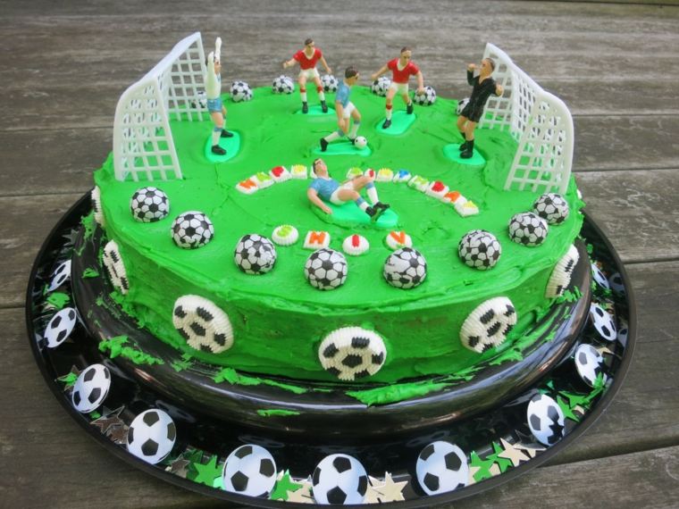 torta di compleanno originale per adulti ama il calcio nella sua vita