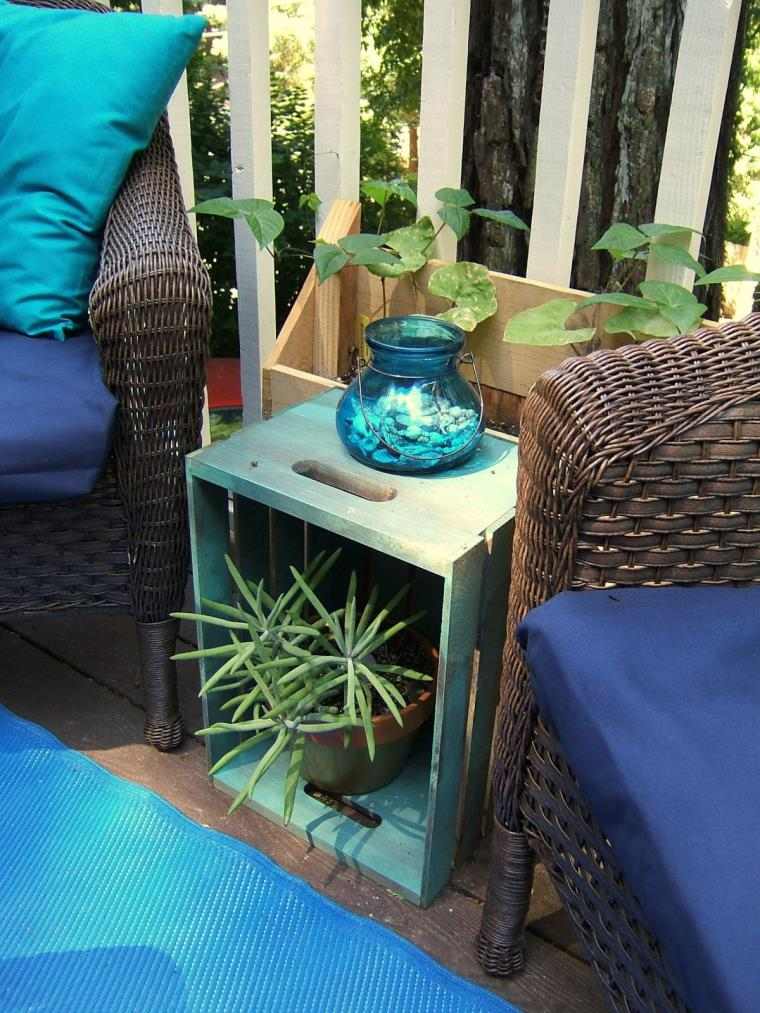 mėlyna dėžutė-kavos staliukas