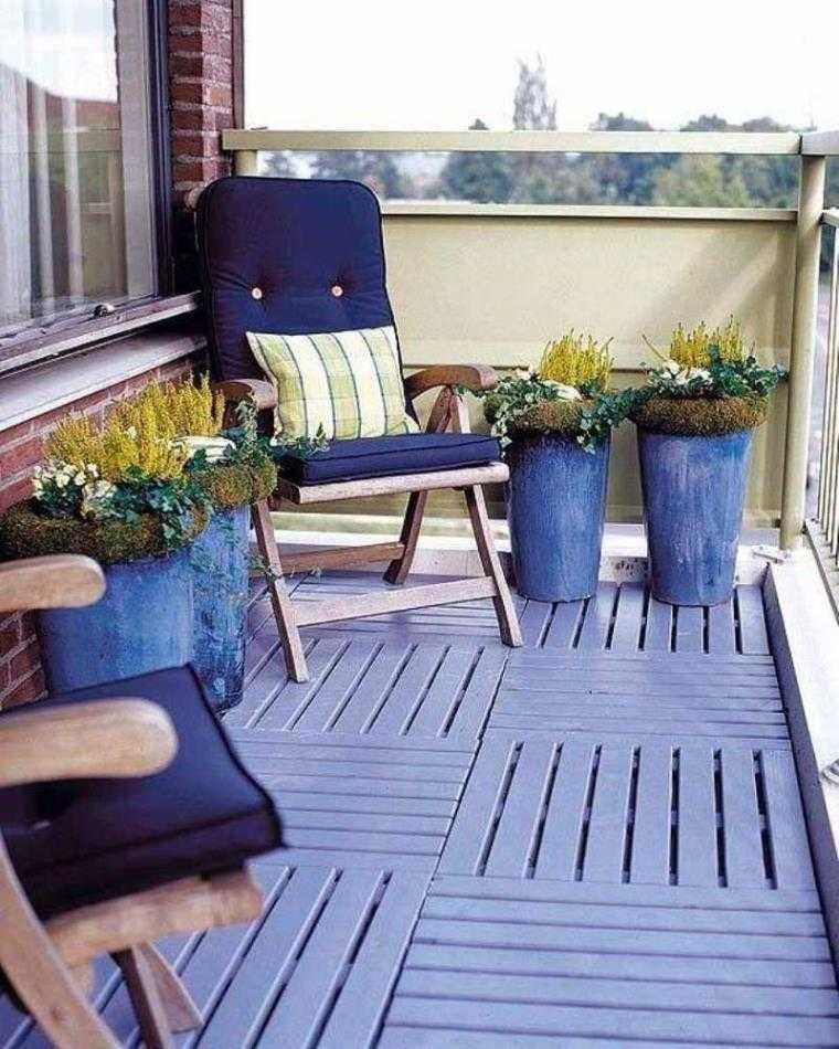 medinės kėdės-galetos-mėlynos