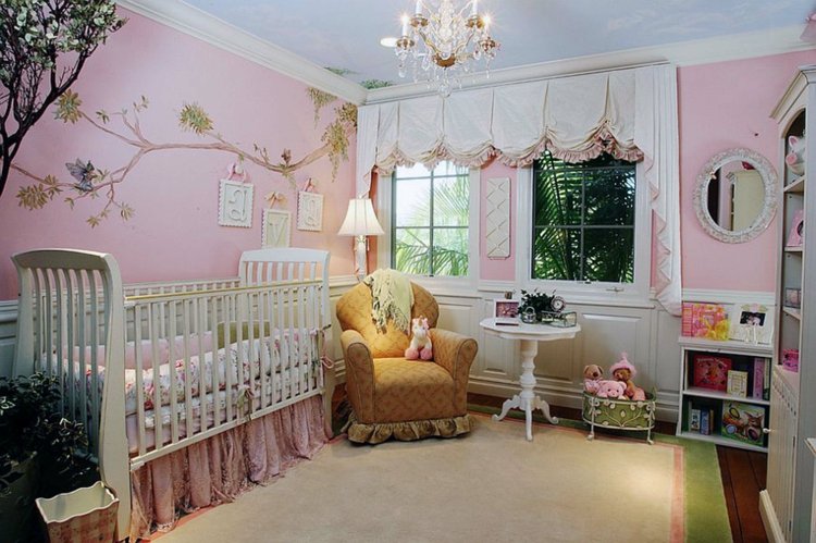オリジナルの女の赤ちゃんの部屋の装飾