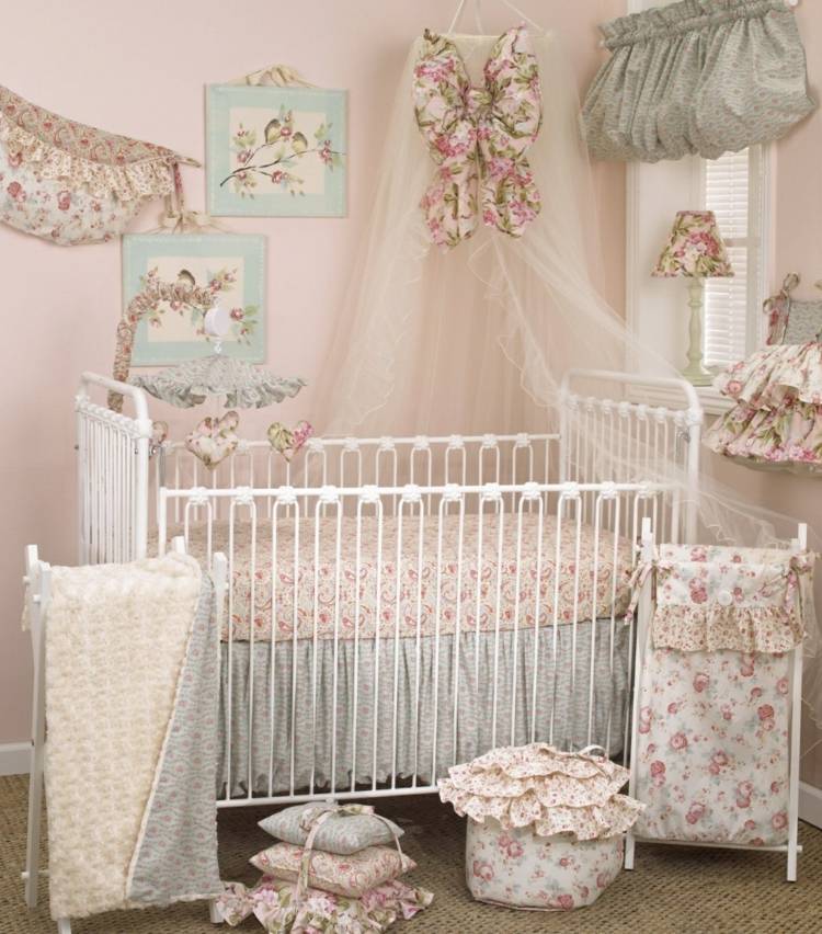 ロマンチックな女の赤ちゃんの部屋
