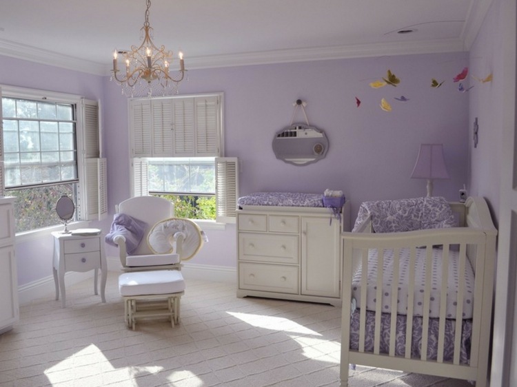 女の赤ちゃんの部屋紫白