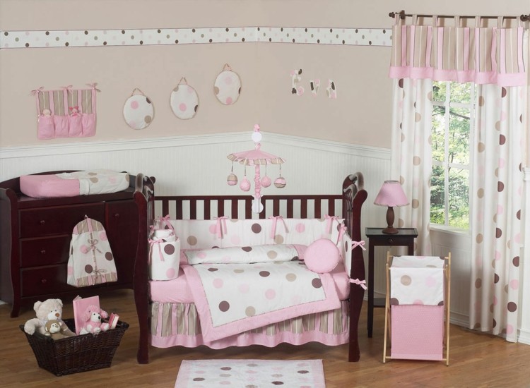 ružičasti dekor za dječju sobu