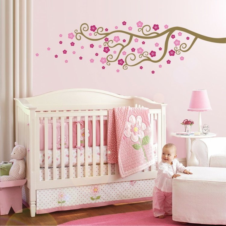 decorazione della stanza della neonata rosa