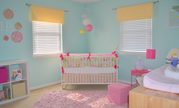 ピンクブルーの女の子の寝室の装飾