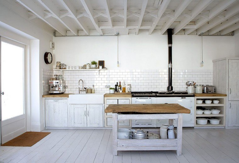 cucina country chic isola parete in legno rustico piastrelle pavimenti in legno