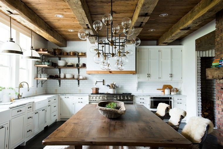 cucina-contemporanea-vintage-legno-isola-rustico-illuminazione-moderna