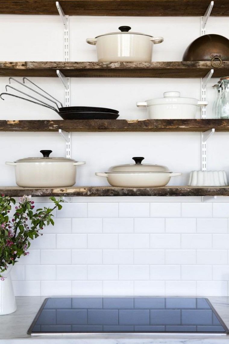 mensole in legno da cucina rustica vintage idea per riporre piante decorative