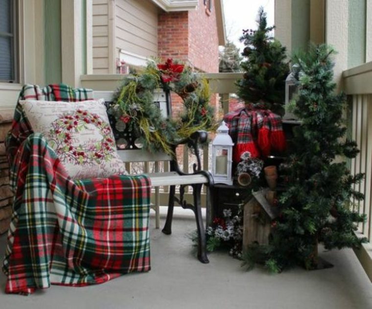 Papuoškite terasą Kalėdų pasidaryk pats idėja Kalėdų eglutės suolelio vainiko juosta