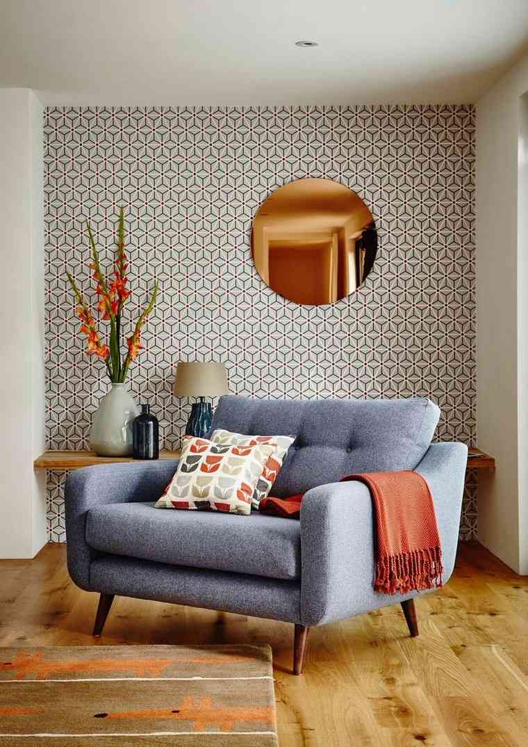 nappali dekoráció ötlet fal tapéta fotelpárnák huzat