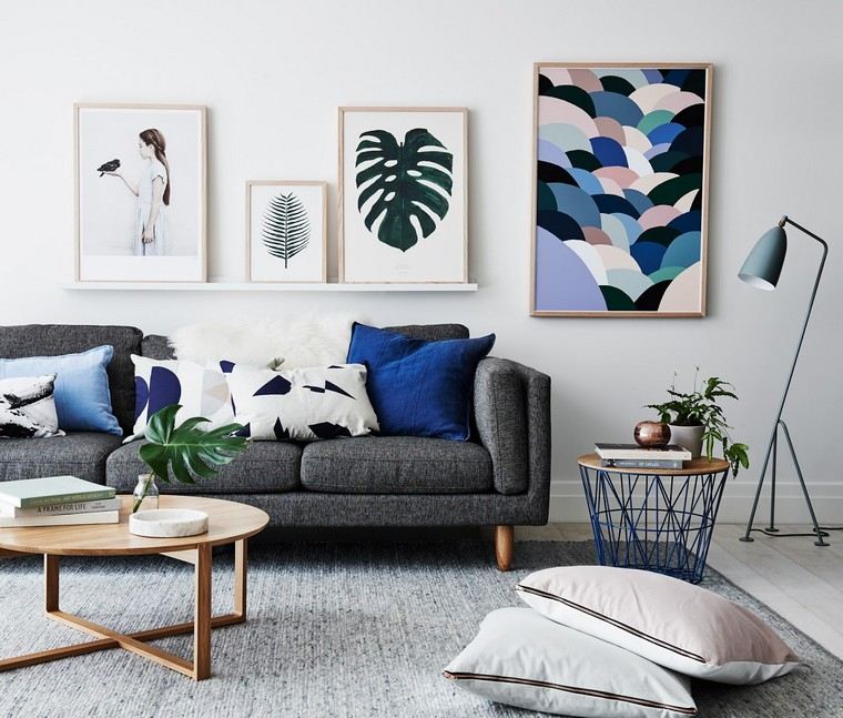 Skandináv dekoráció nappali ötlet fali kanapé párnák