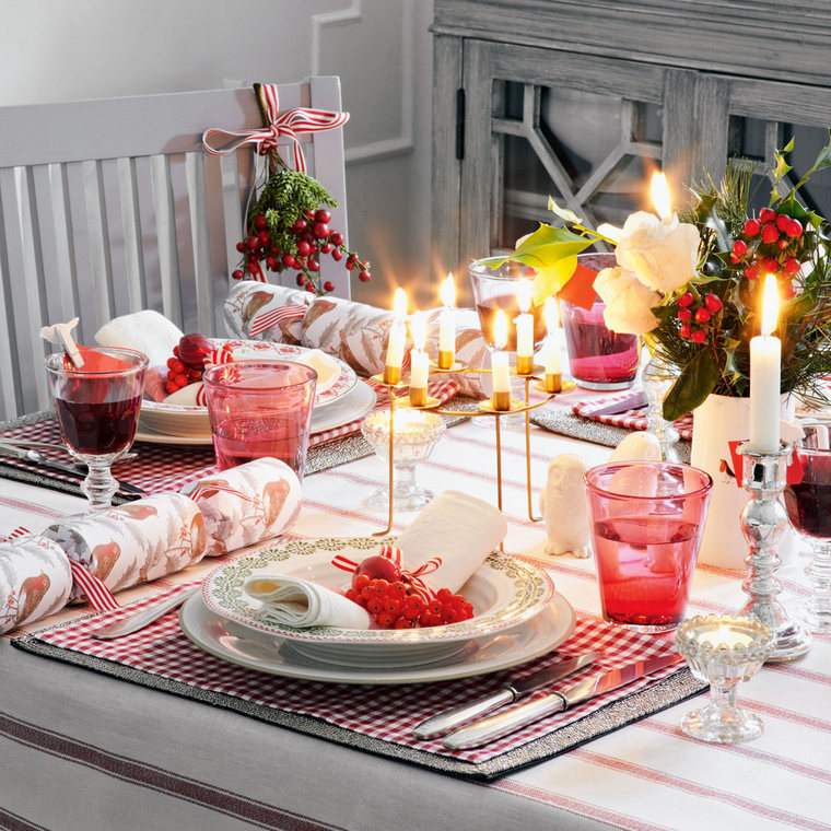Idea di decorazione della tavola di Natale in stile nordico deco