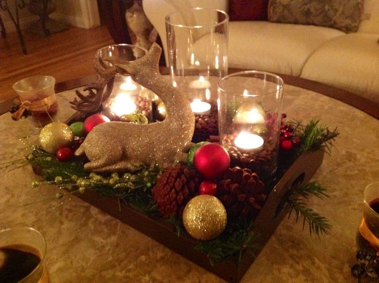 Idee per la decorazione della tavola di Natale palle candele