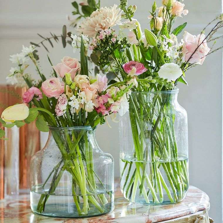 graziosi mazzi di fiori decorazione della tavola