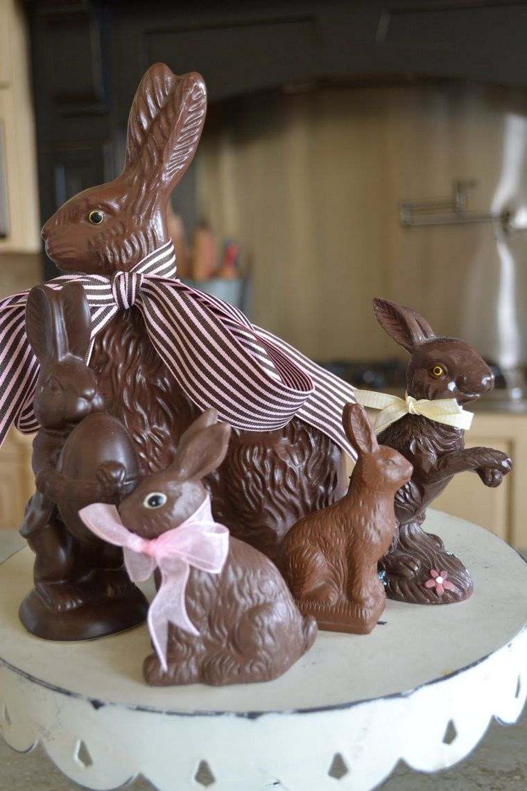 Decorazione della tavola di lepre di cioccolato pasquale