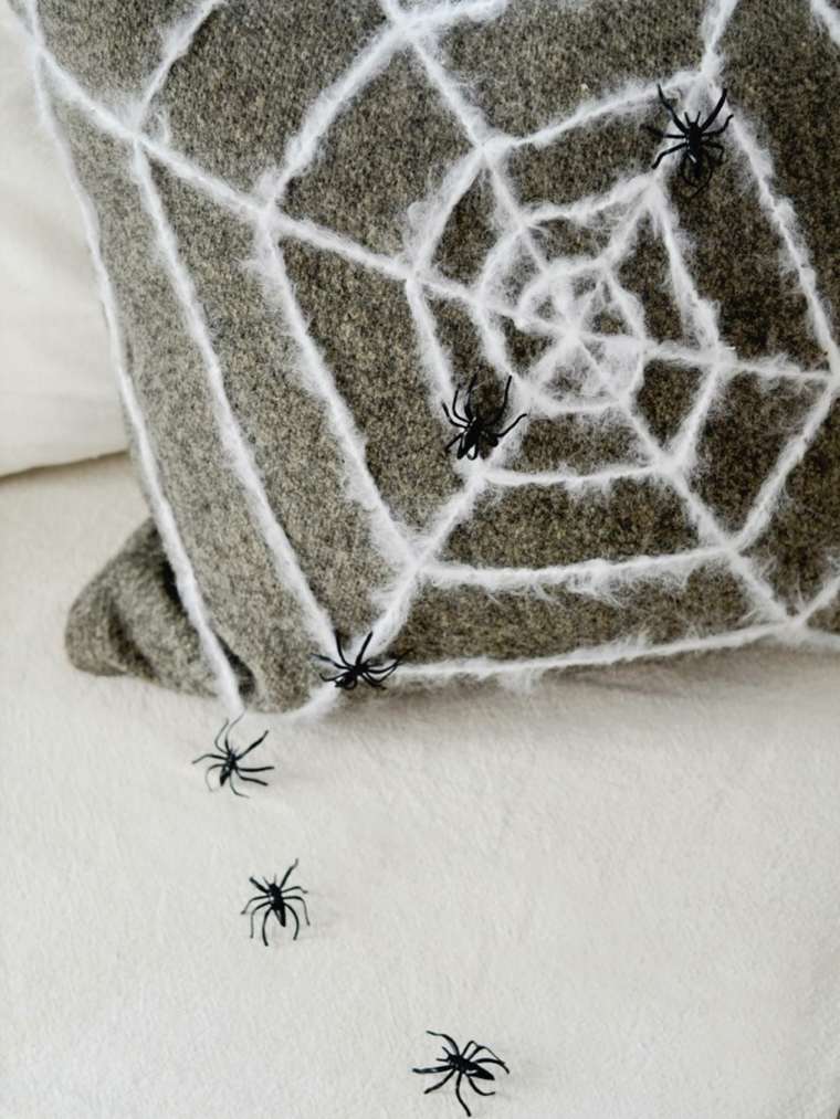 Helovino dekoracijos, kad būtų sukurta paprasta pagalvėlė