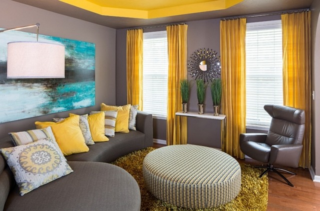 リビングルームのデザインのアイデアグレーのソファ革張りの椅子テーブル壁の装飾ランプ