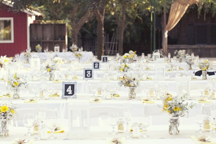 素朴な結婚式のテーブル写真素朴な装飾
