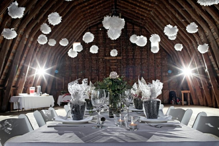 素朴なシックな結婚式の写真テーブルの装飾のアイデア
