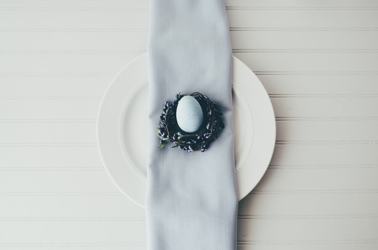 Decorazioni pasquali Idea fai da te per colorare le uova