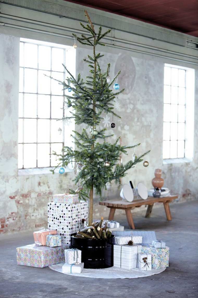 Idea di decorazione dell'albero di Natale interni scandinavi industriali minimalisti