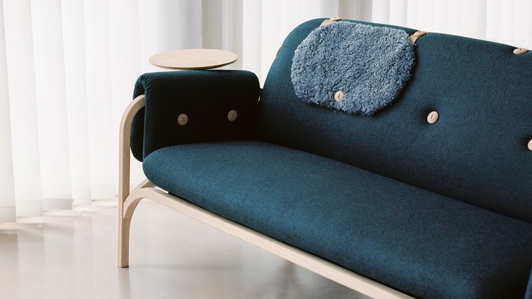 Arredamento scandinavo divano blu design contemporaneo