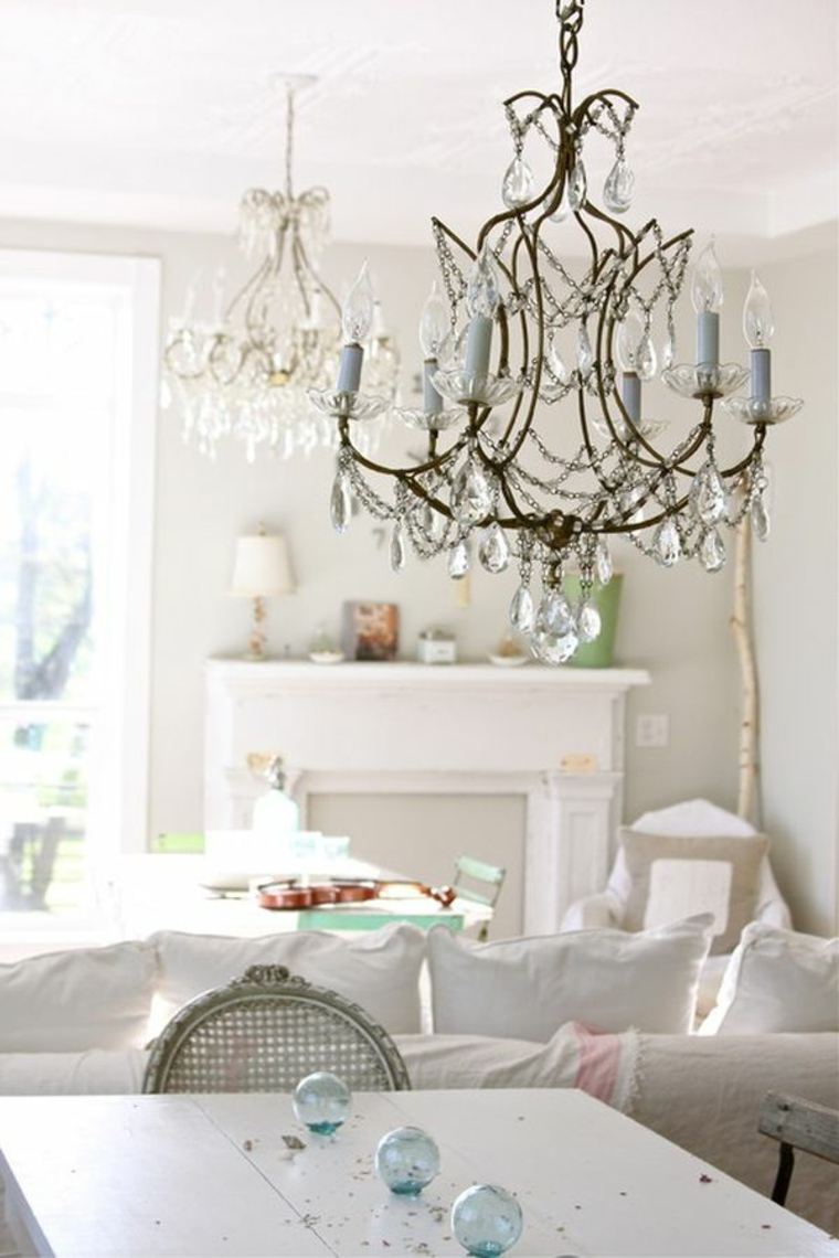 elegante lampadario idea divano cuscini tavolo legno deco sospensione