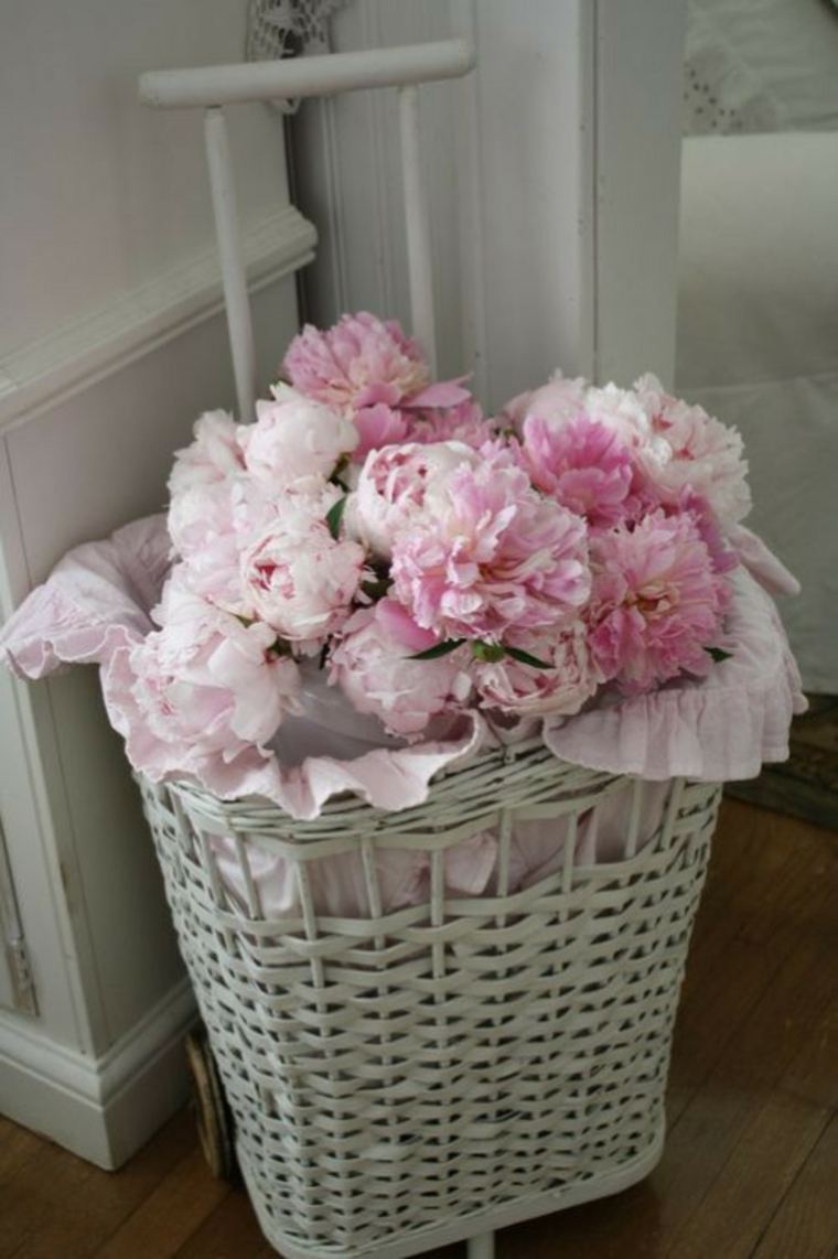 decorazione shabby chic fiori bouquet cesto di rose idea