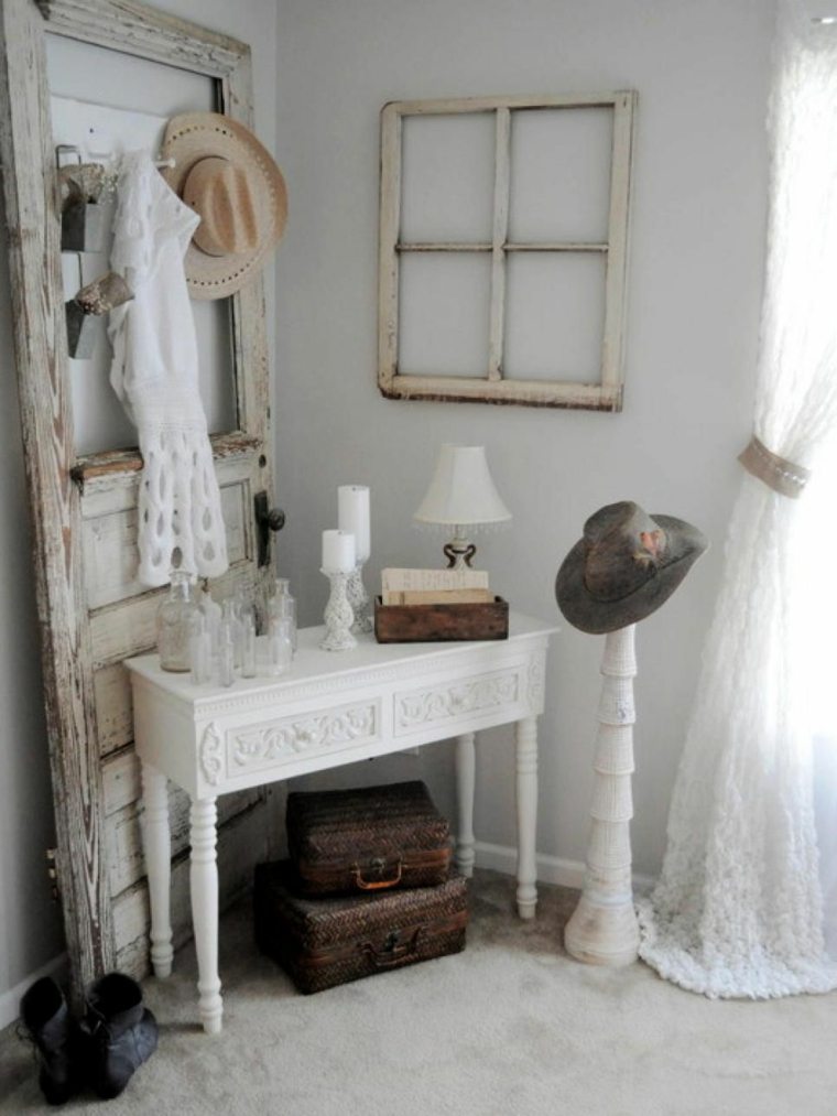 shabby chic stil drvena vrata ideja za prazan bočni stolić