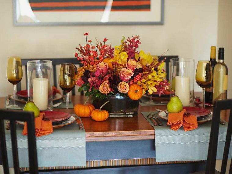 秋の感謝祭の装飾テーブル