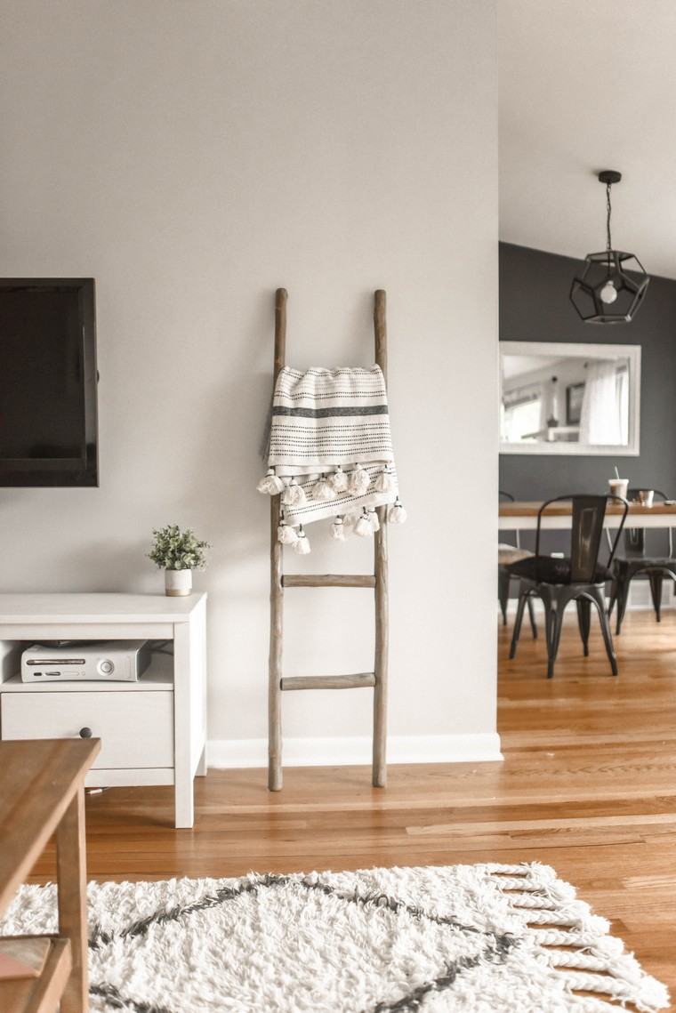 papuoškite savo virtuvę svetainė valgomasis kilimas baltos grindų juostelės medinis kopėčių rankšluostis
