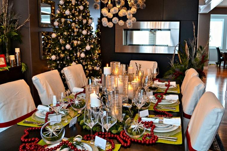 Karácsonyi asztal dekorációs ötlet karácsonyfa felfüggesztése