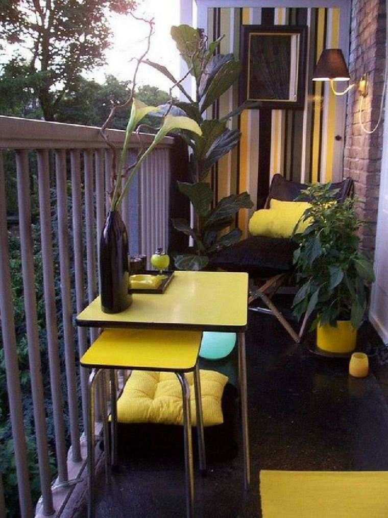 mažas balkonas siaura erdvė geltonas stilius