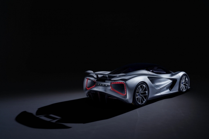 loto evija veicolo di lusso hypercar