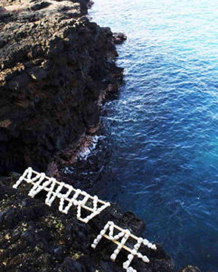 santuokos pasiūlymas-jūrų uolos-užrašas