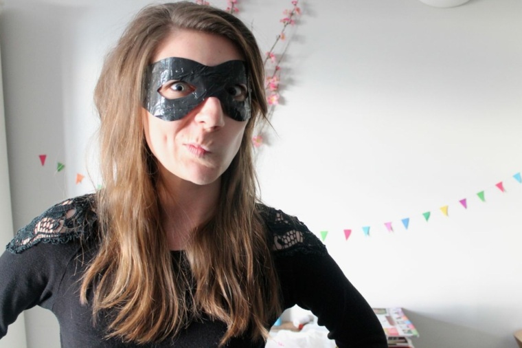 Helovino kaukės pasidaryk pats juodo popieriaus idėjos moteris