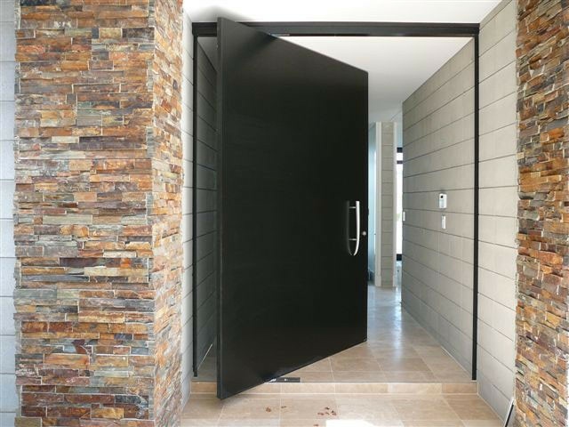 crni dizajn vrata