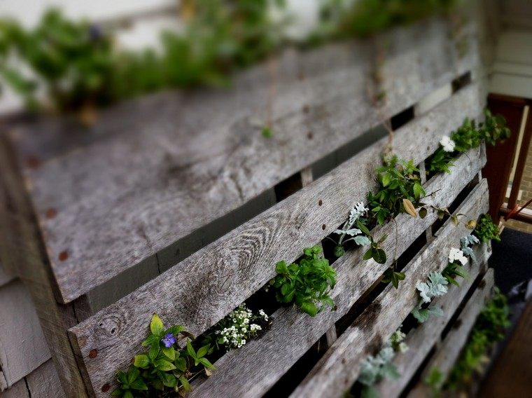 パレットのDIYプランター-deco-planter-in-pallet-wood-plants-outdoor