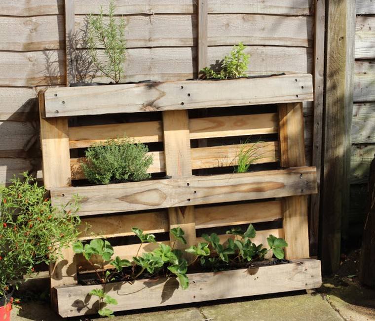 DIYパレットプランターのアイデア-jardiniere-en-pallet-deco