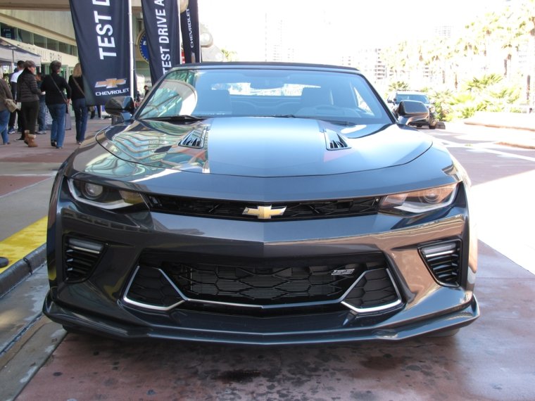 chevrolet-camaro-izom-autó-2017