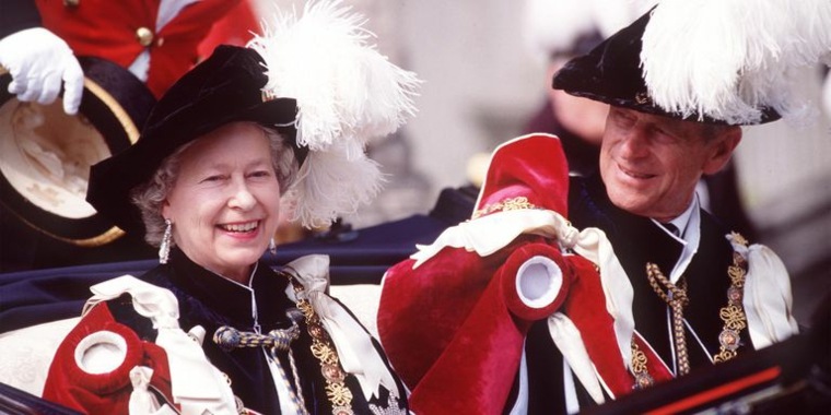 Queen Elizabeth II divatruhák