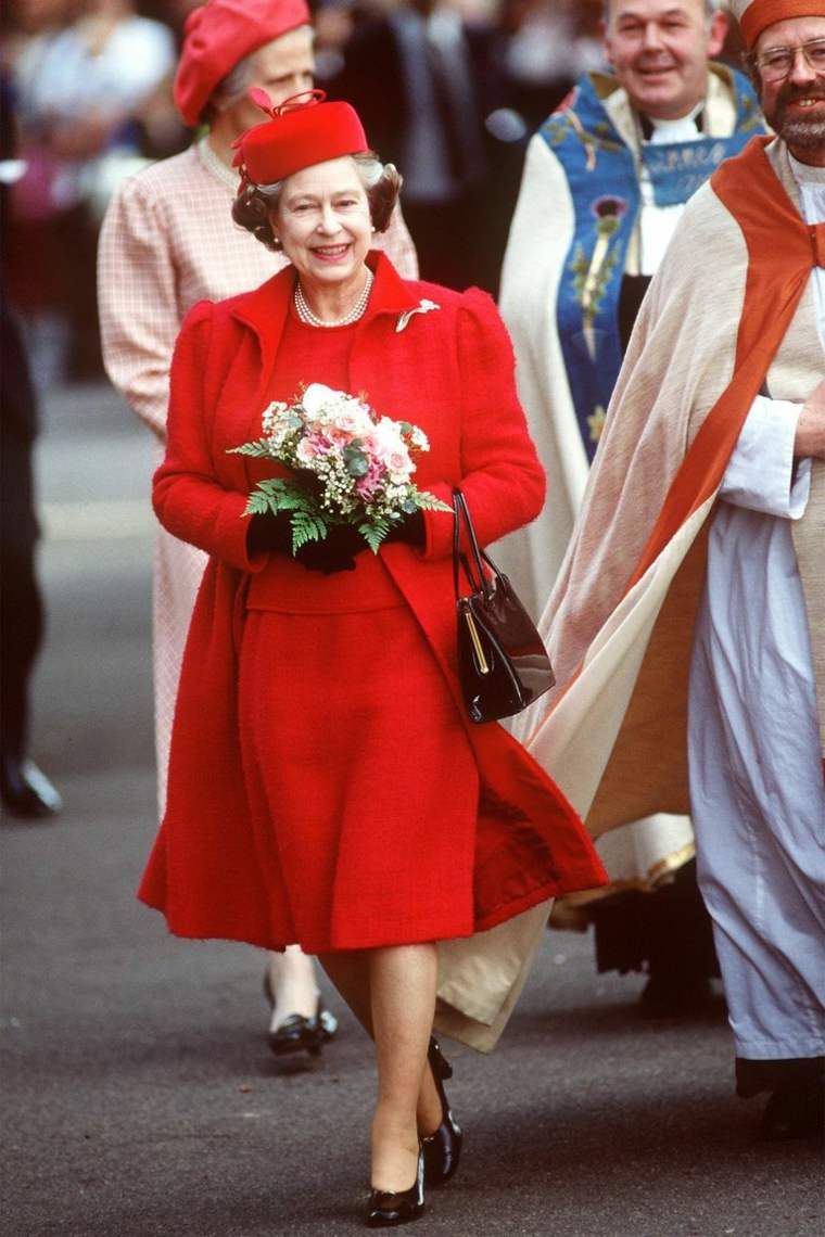 英国女王エリザベス2世の衣装