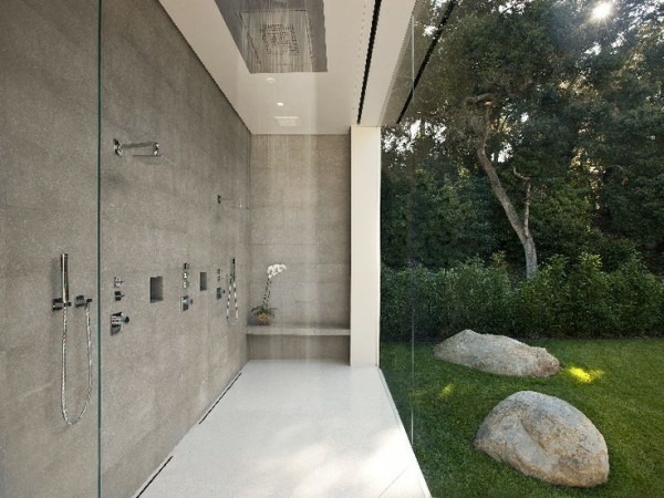Talijanska kupaonica simulacija tuširanja kiše s pogledom na vrt