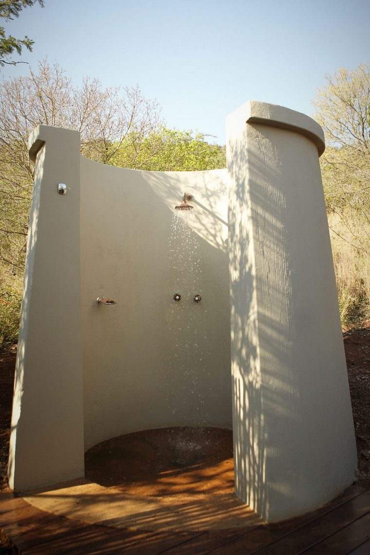 akmens kampinis sodo dušas