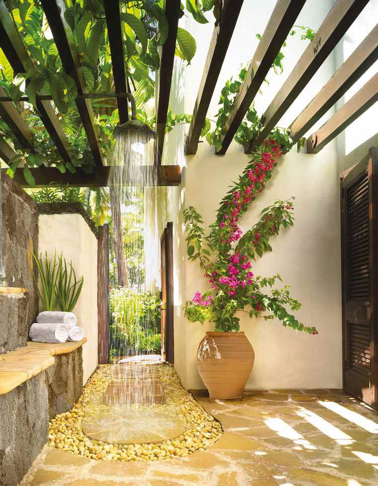 didelis gėlių vazoninis sodo dušas