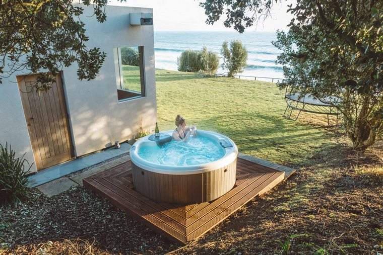 jacuzzi kerti zuhany