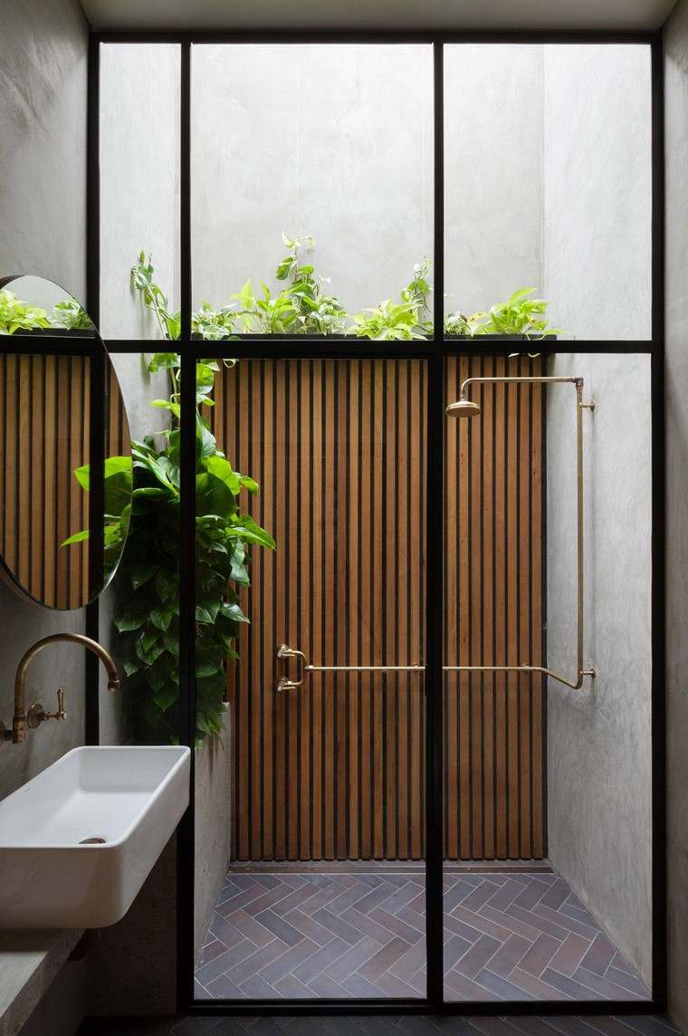 lauko dušo dizaino idėja medinė dušo kabina