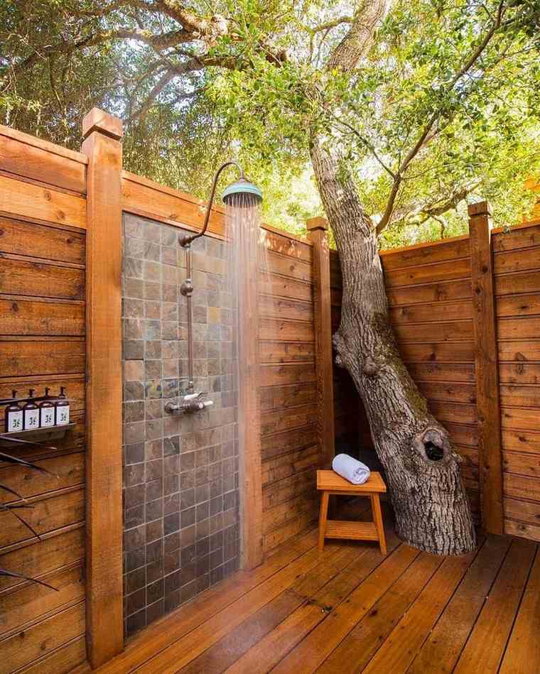 szabadtéri zuhanyzó-calistoga-ranch-kert