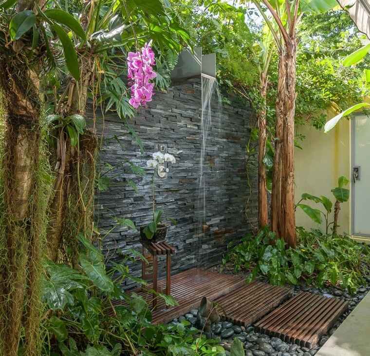 ingatlanügynök-szabadtéri tér-ötlet-kert-zuhany