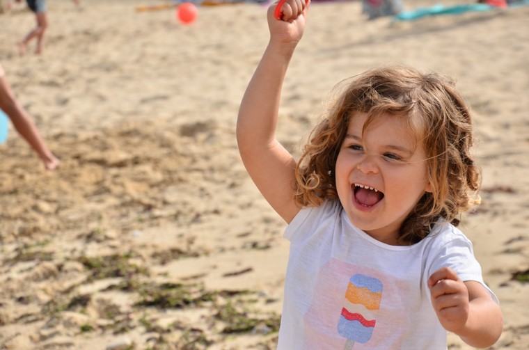 bambino felice ha un'infanzia indimenticabile